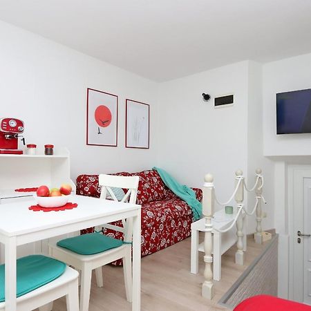 Sha La La - Charming, Unique Studio In A Historic Building Next To A Castle, Wifi, Smart Tv, Washer-Dryer Bakar Bagian luar foto