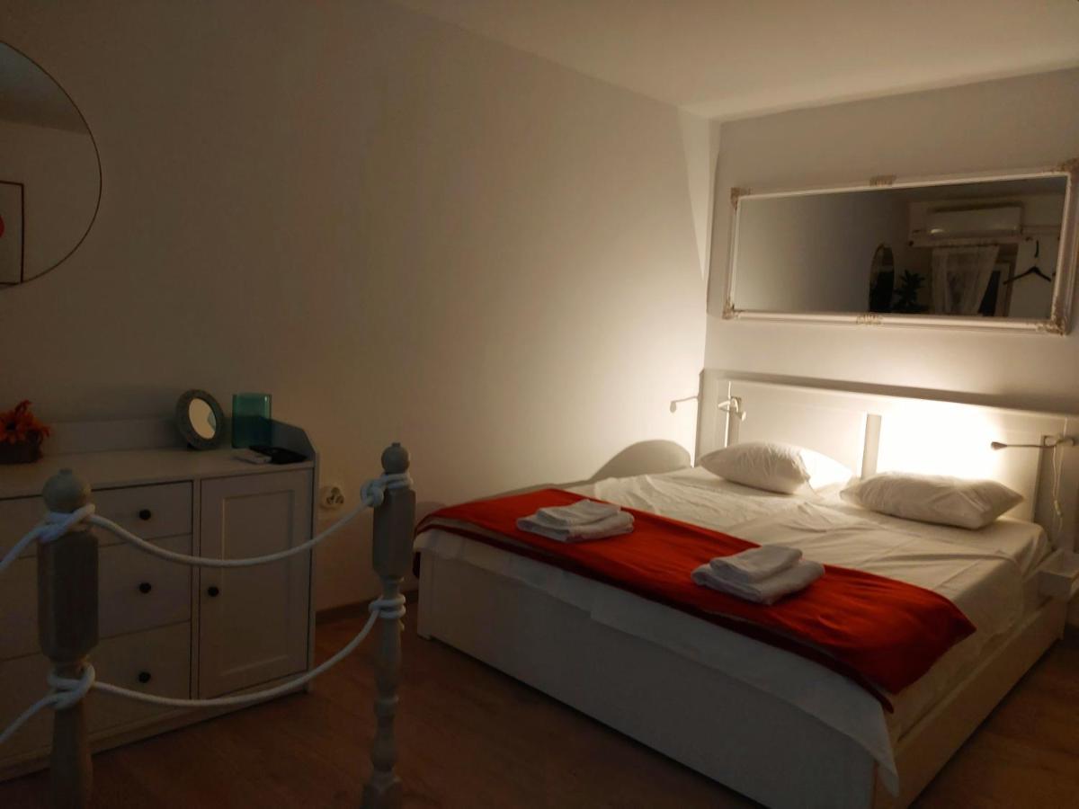 Sha La La - Charming, Unique Studio In A Historic Building Next To A Castle, Wifi, Smart Tv, Washer-Dryer Bakar Bagian luar foto