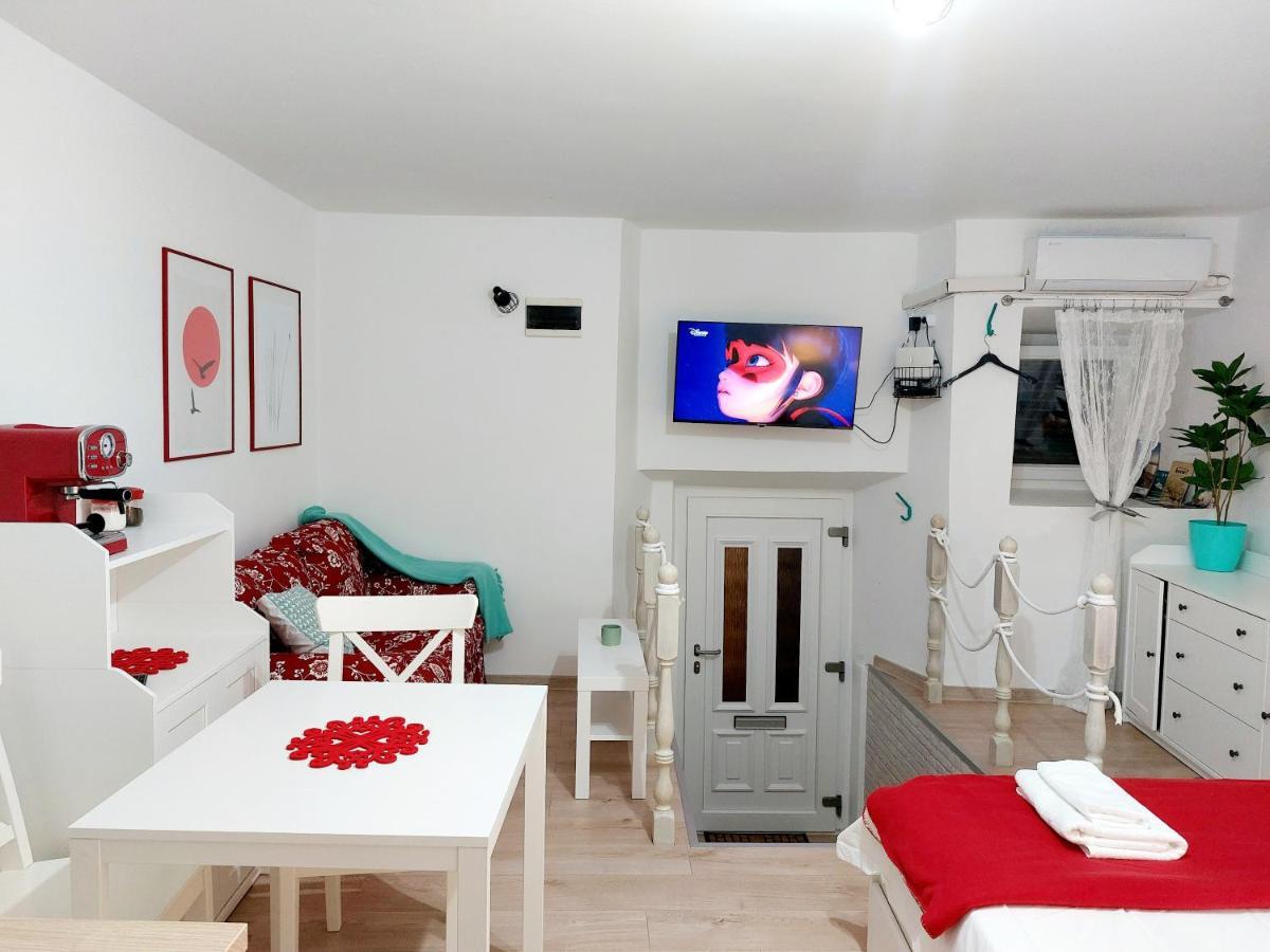Sha La La - Charming, Unique Studio In A Historic Building Next To A Castle, Wifi, Smart Tv, Washer-Dryer Bakar Bagian luar foto