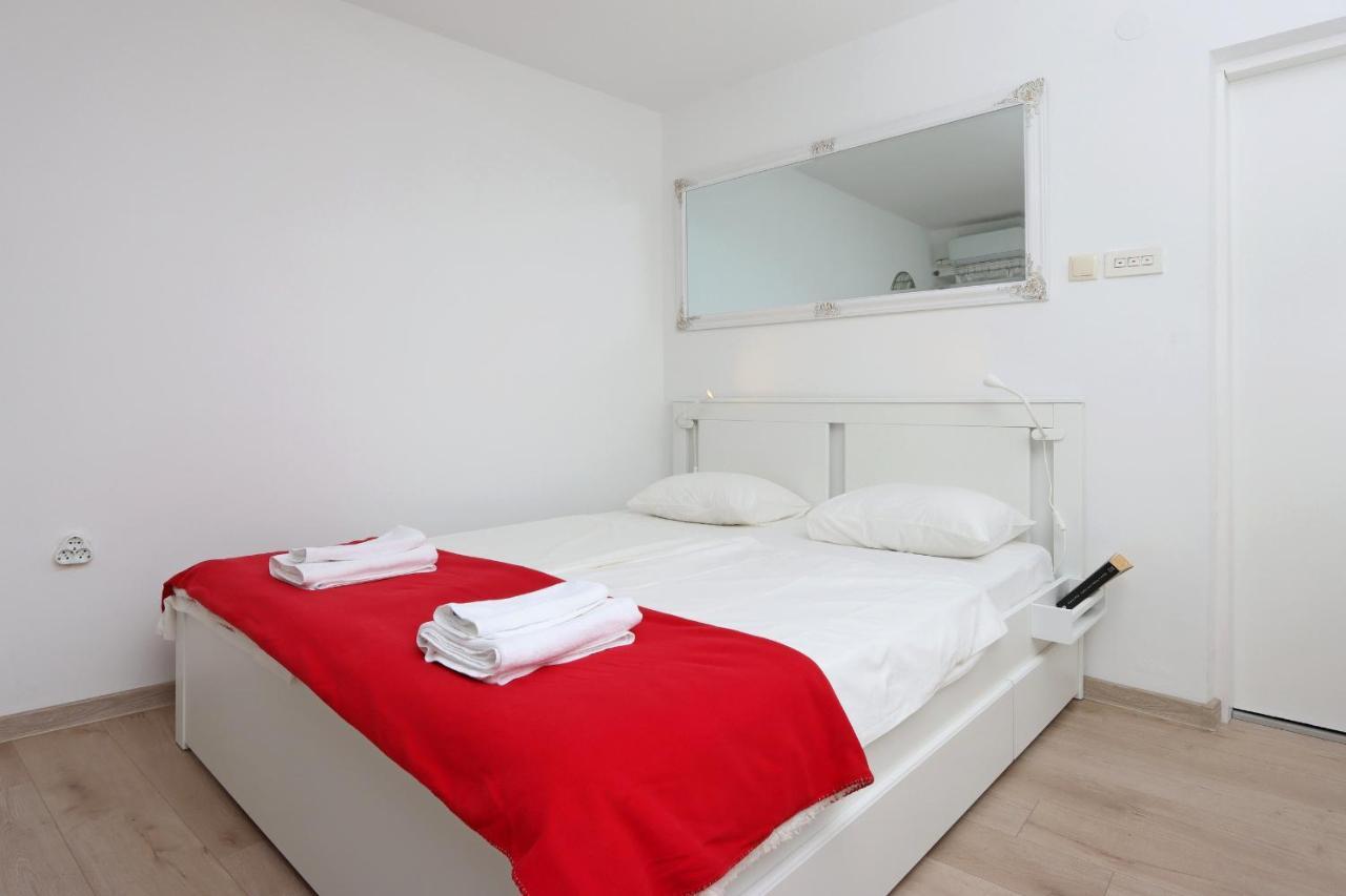 Sha La La - Charming, Unique Studio In A Historic Building Next To A Castle, Wifi, Smart Tv, Washer-Dryer Bakar Bagian luar foto