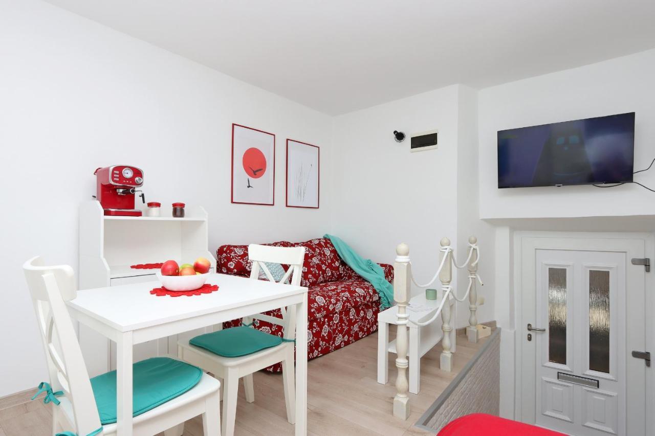 Sha La La - Charming, Unique Studio In A Historic Building Next To A Castle, Wifi, Smart Tv, Washer-Dryer Bakar Bagian luar foto