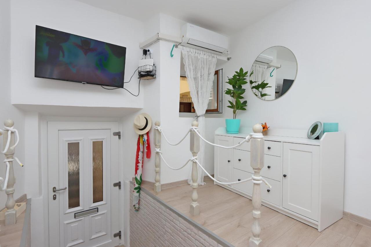 Sha La La - Charming, Unique Studio In A Historic Building Next To A Castle, Wifi, Smart Tv, Washer-Dryer Bakar Bagian luar foto